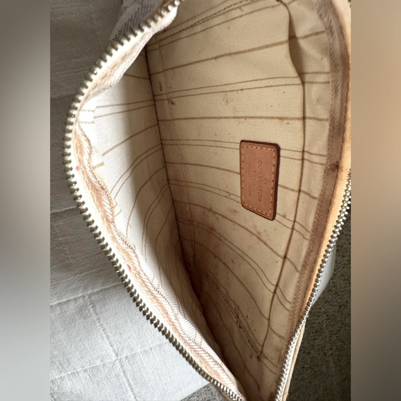 👜Authentic Louis Vuitton Monogram Canvas Wristlet👜 - Picture 7 of 12